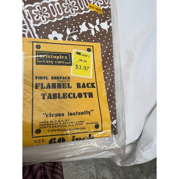 Vtg Aristoplex Vinyl Surface Flannel Back "Jennifer" Tablecloth 60" Round RARE!! - Picture 3 of 6